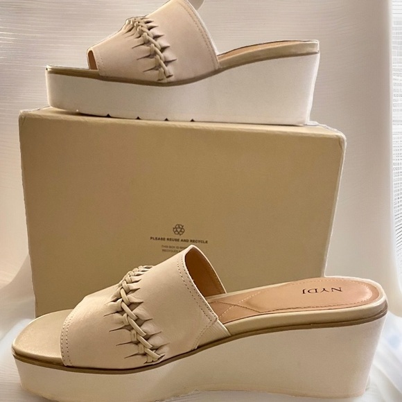 NYDJ Womens Rory Ivory Nubuck Wedges Size 8.5 M WORN ONCE Like New - Picture 4 of 8
